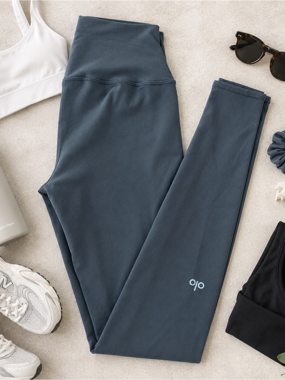 Alo High-Rise Leggings in Gray-Size XS